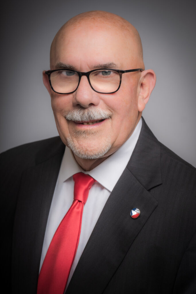 260219_Commr.Bechtel_Portrait_5120_023_CK